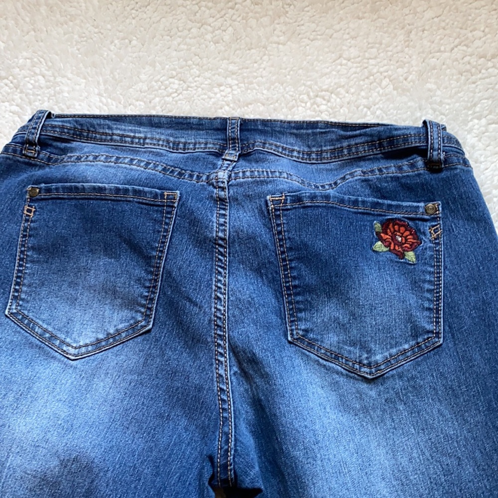 Floral patch jeans - Picture 3 of 4